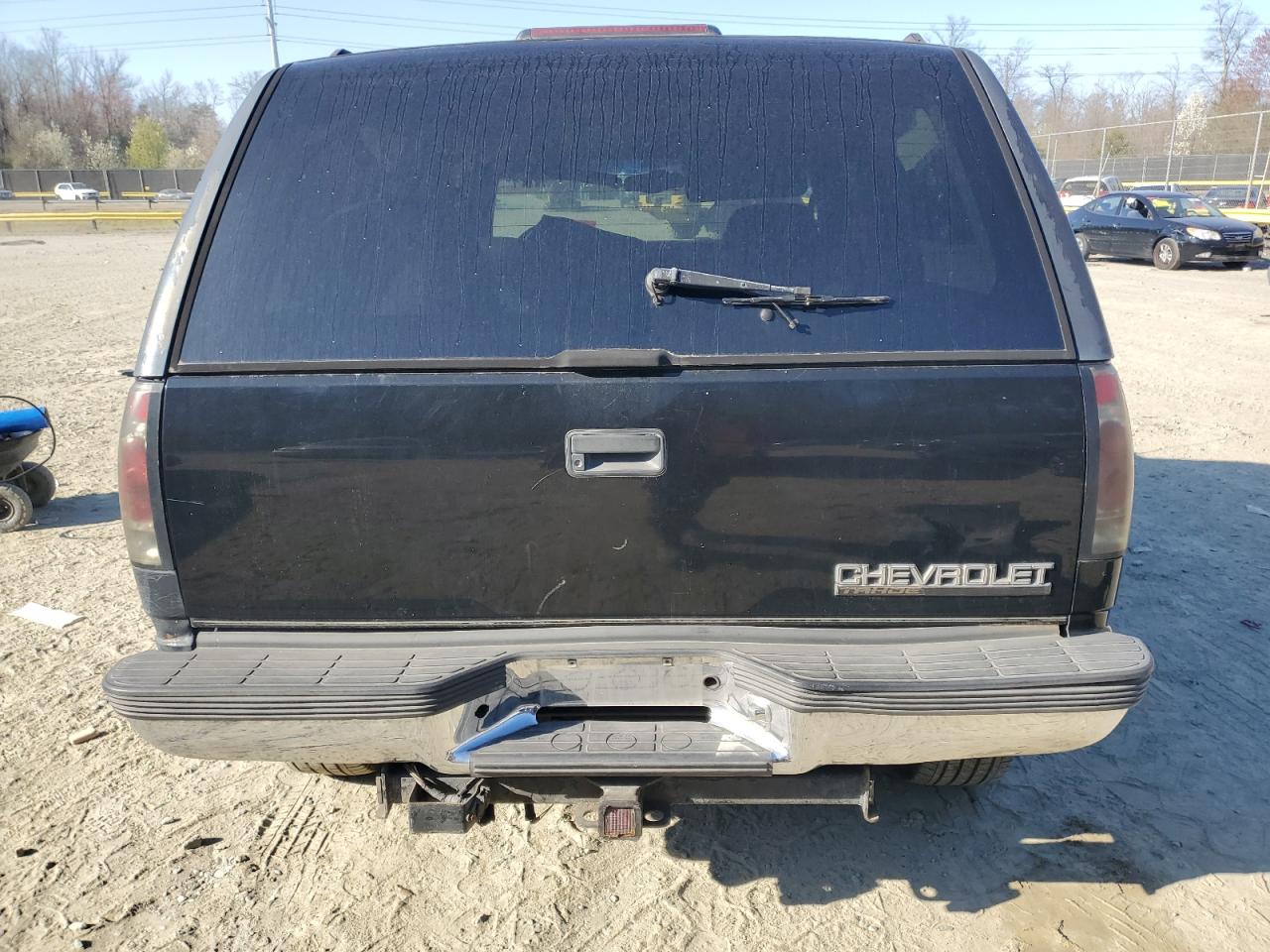 1998 Chevrolet Tahoe K1500 VIN: 3GNEK18R9WG123185 Lot: 53020915