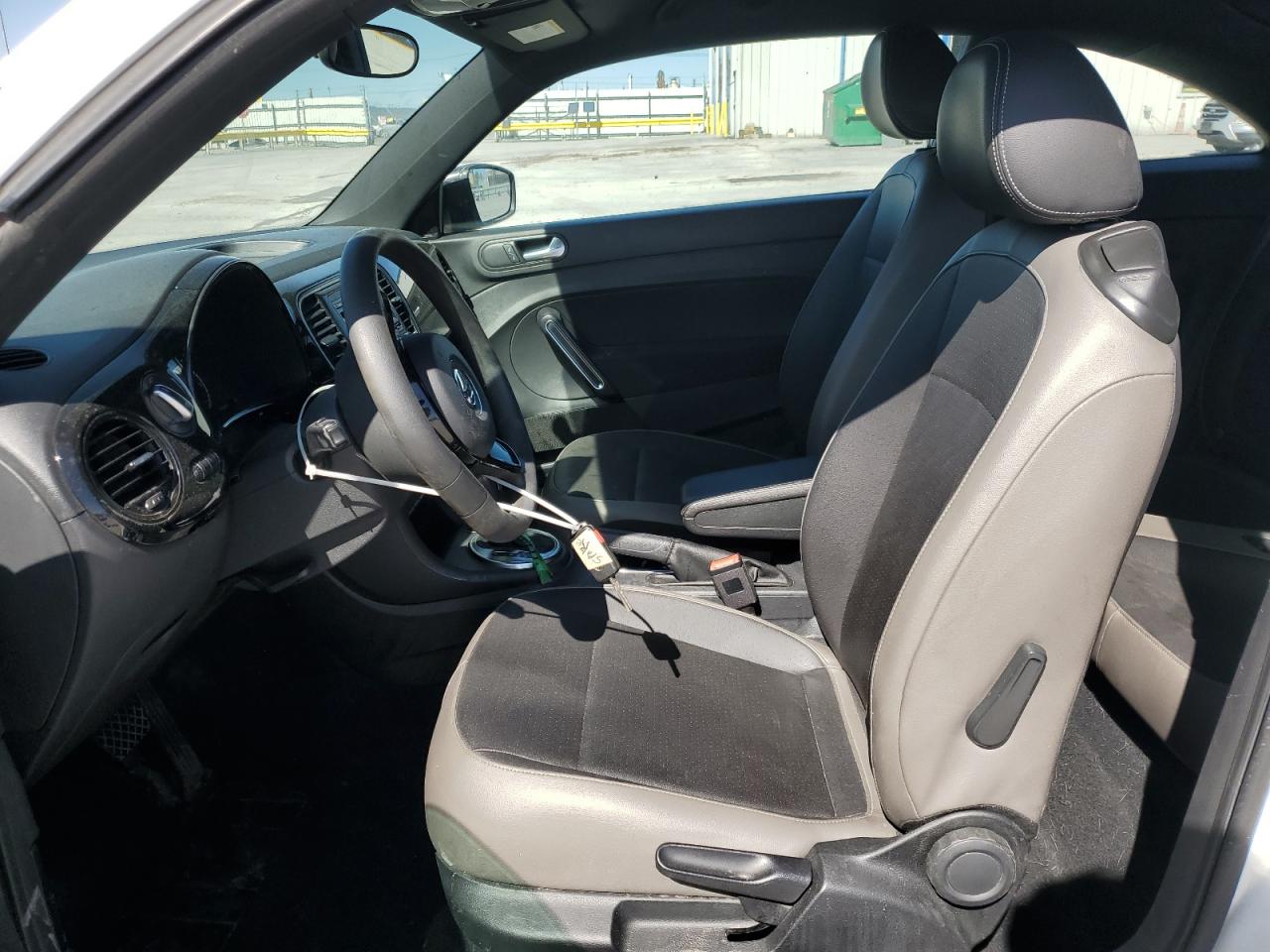 2015 Volkswagen Beetle - Image 7