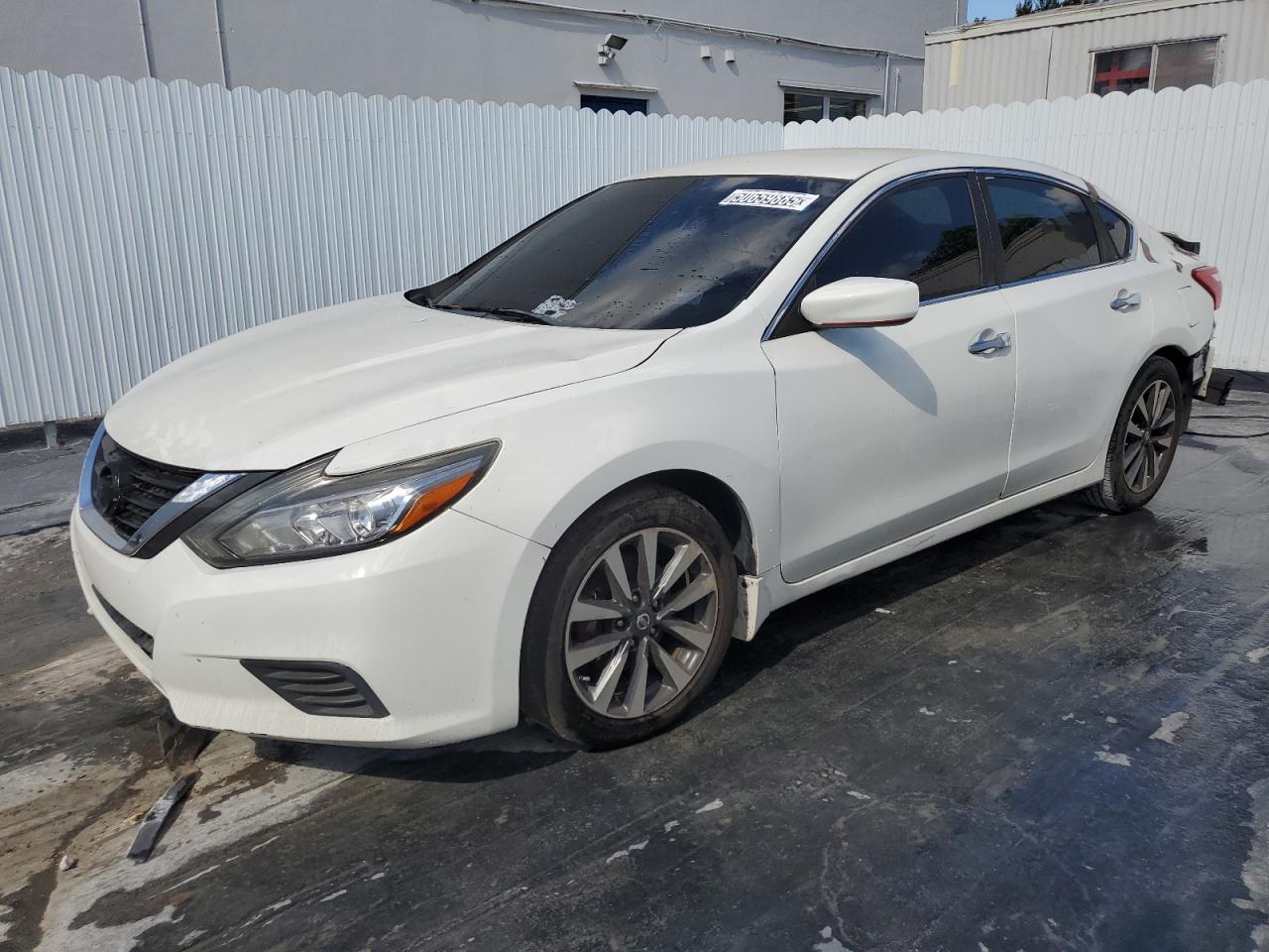2016 Nissan Altima 2.5 for Sale in Opa Locka, FL - Rear End
