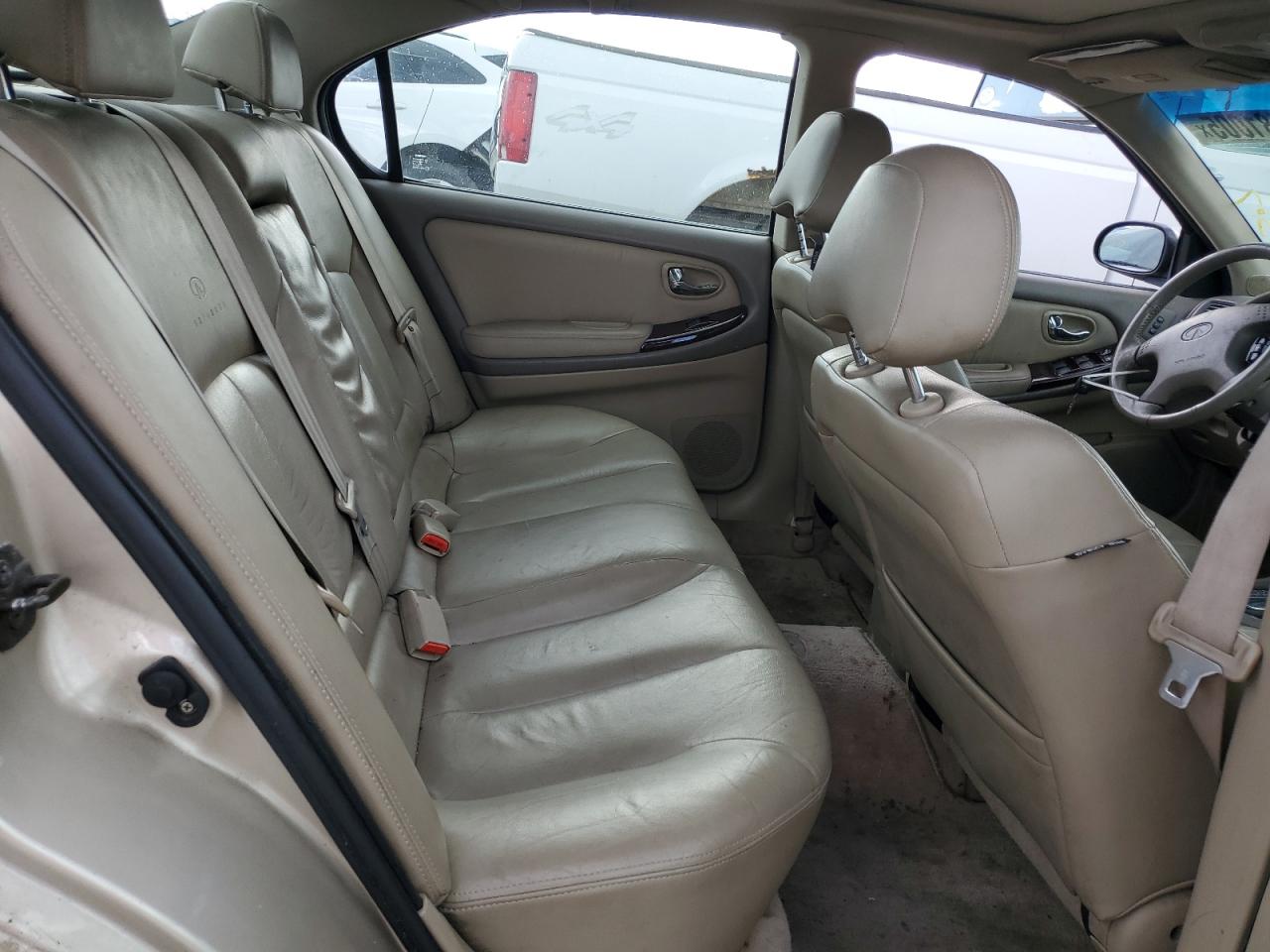 2000 Infiniti I - Image 10