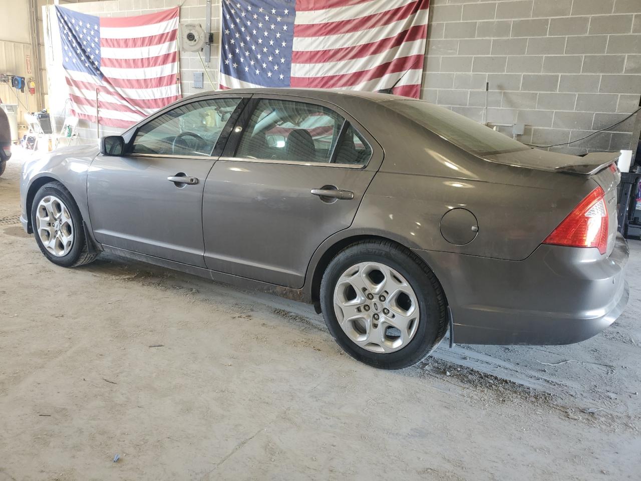 2010 Ford Fusion - Image 2