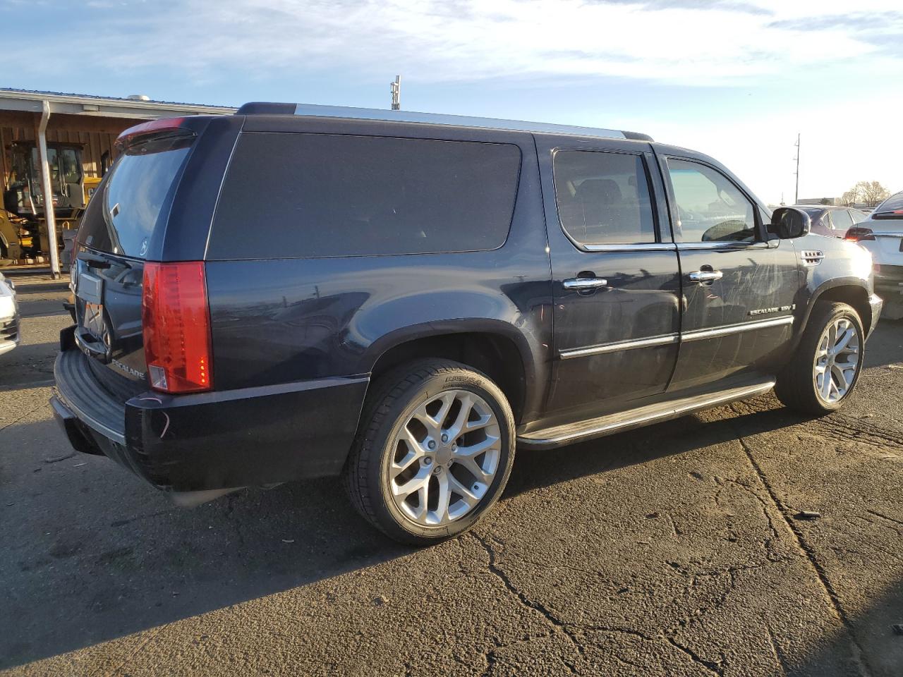 2008 Cadillac Escalade - Image 3