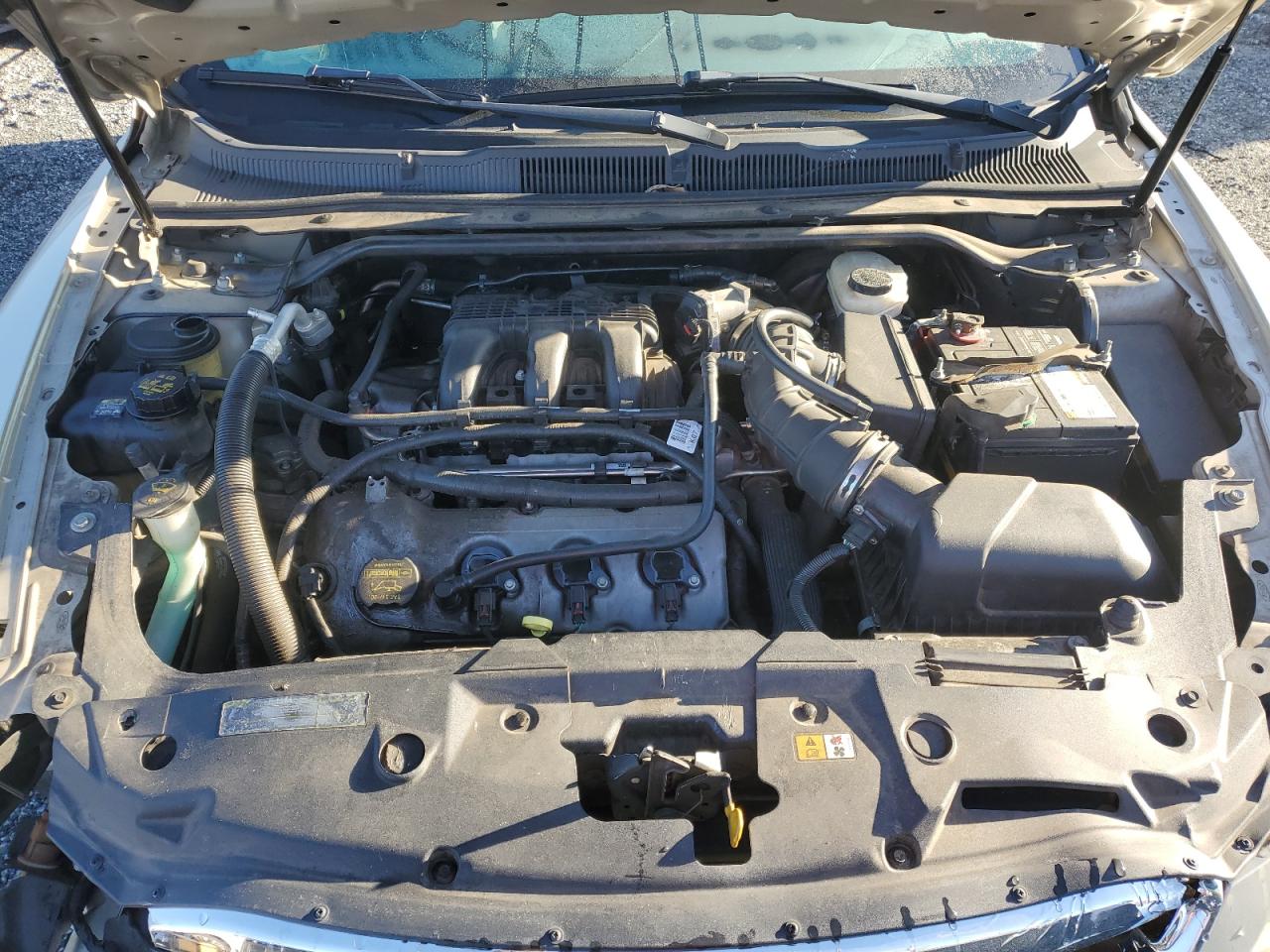 2011 Ford Taurus - Image 11