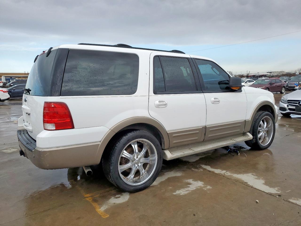 2004 Ford Expedition - Image 3