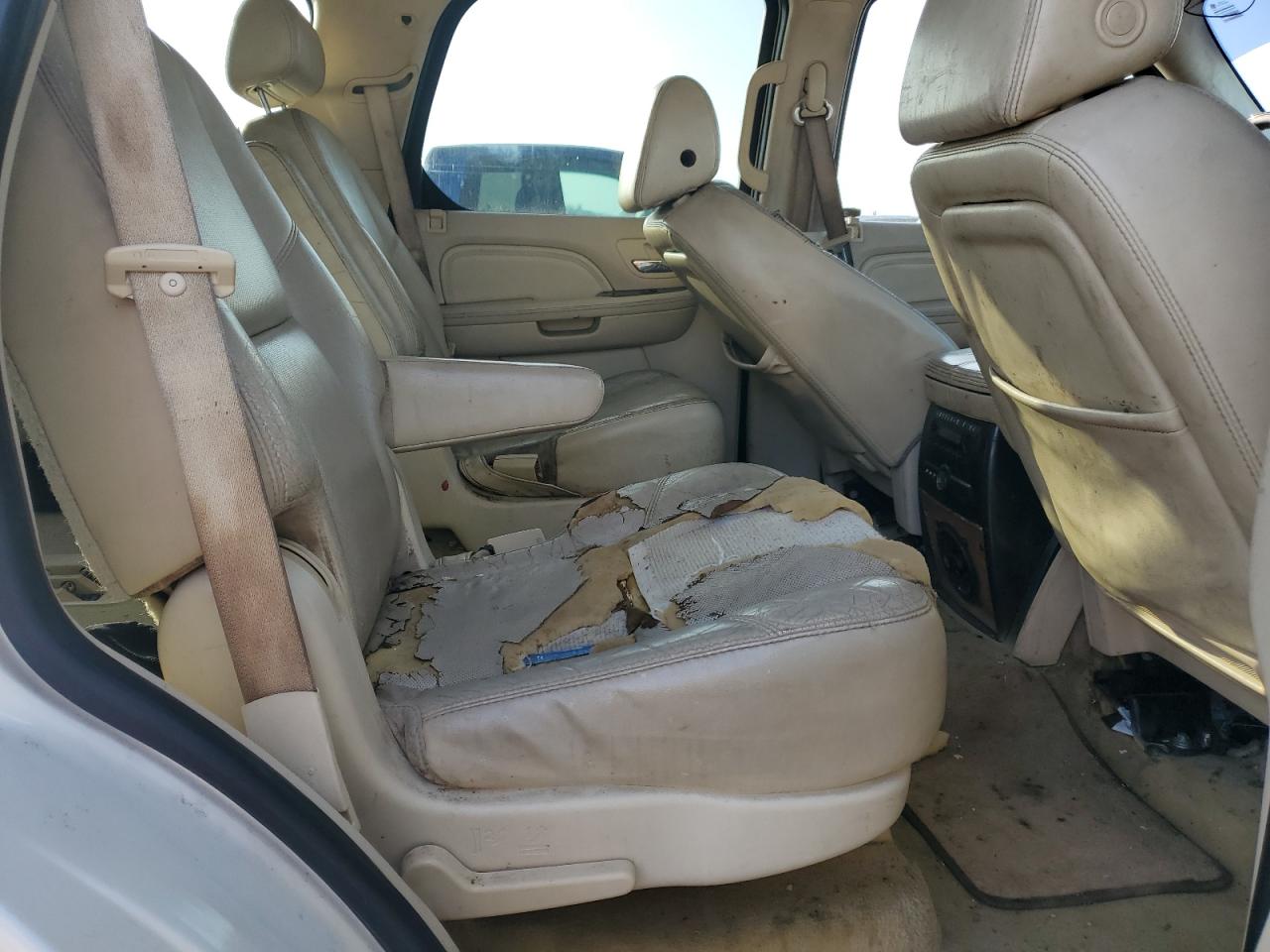2007 Cadillac Escalade - Image 11