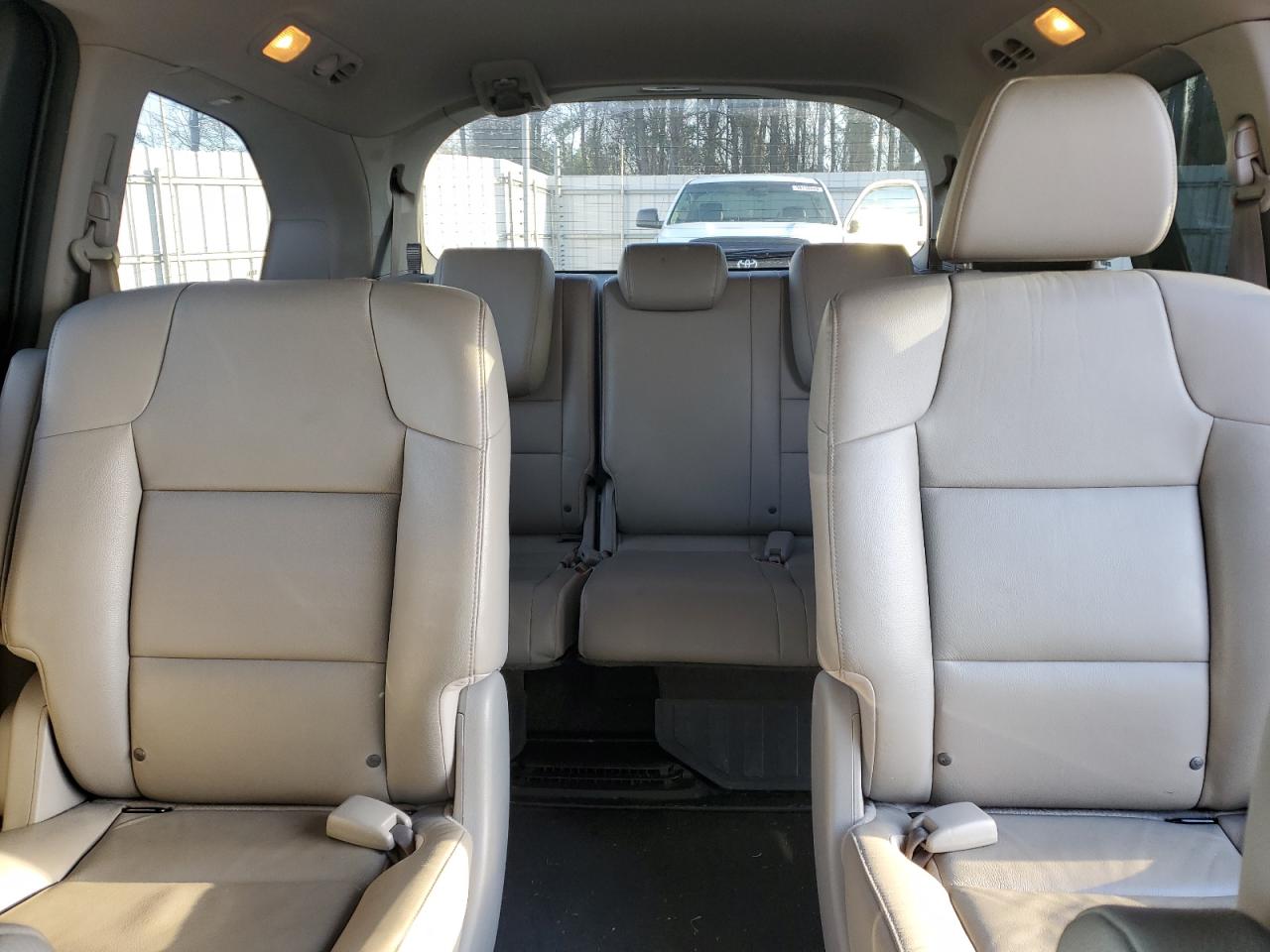 2015 Honda Odyssey - Image 10