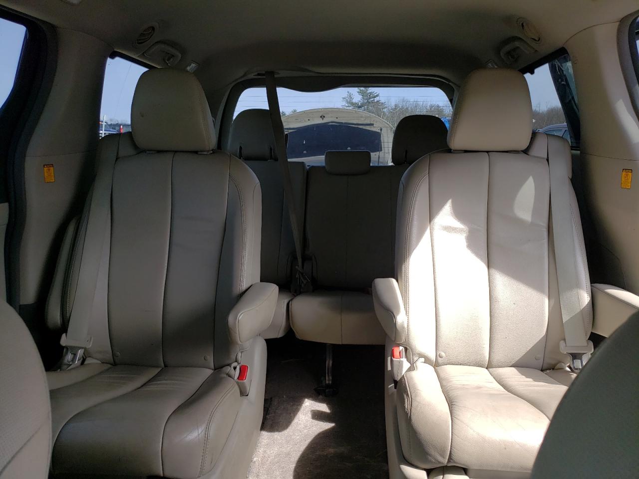 2012 Toyota Sienna - Image 10