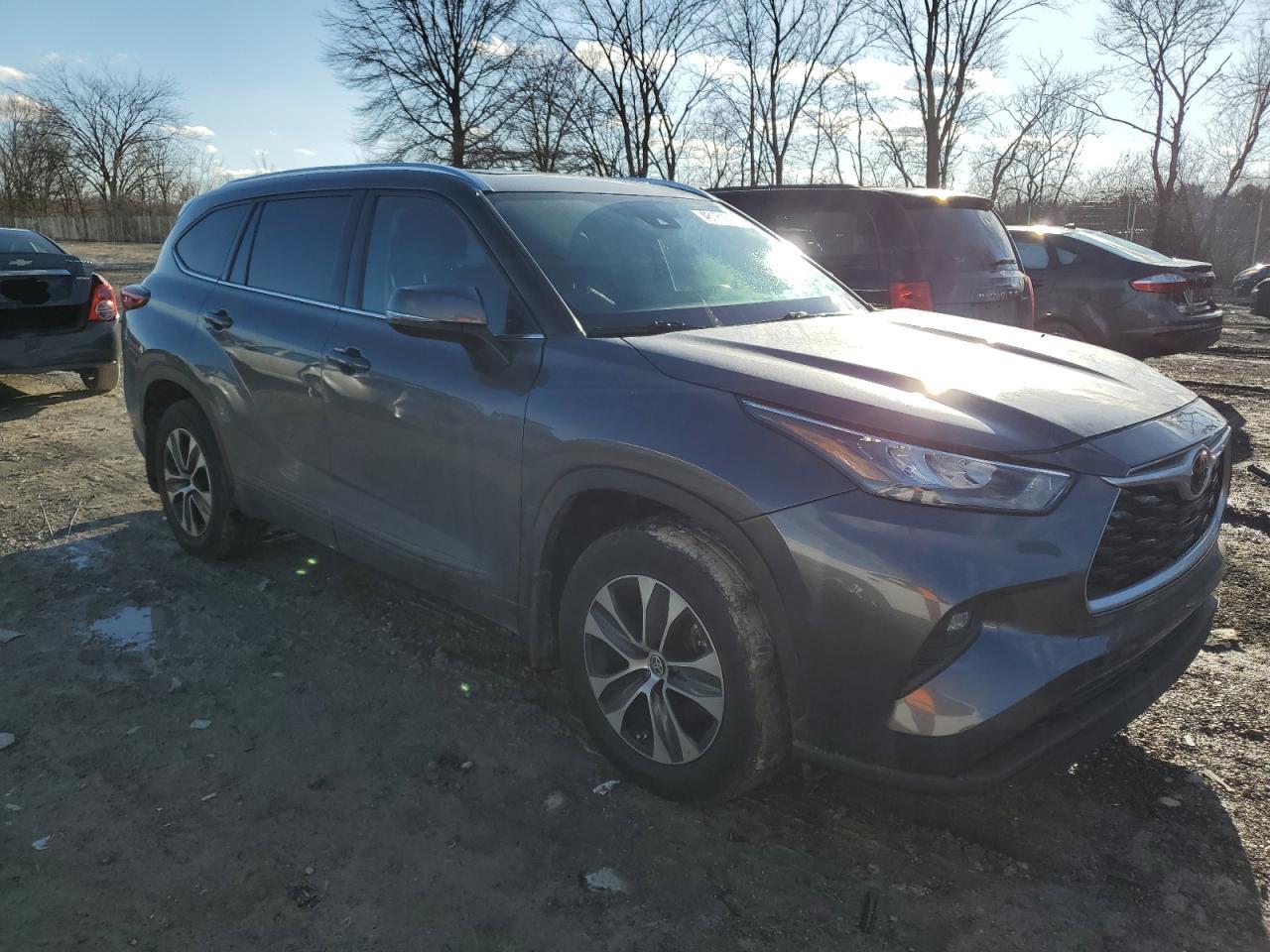 2020 Toyota Highlander - Image 4
