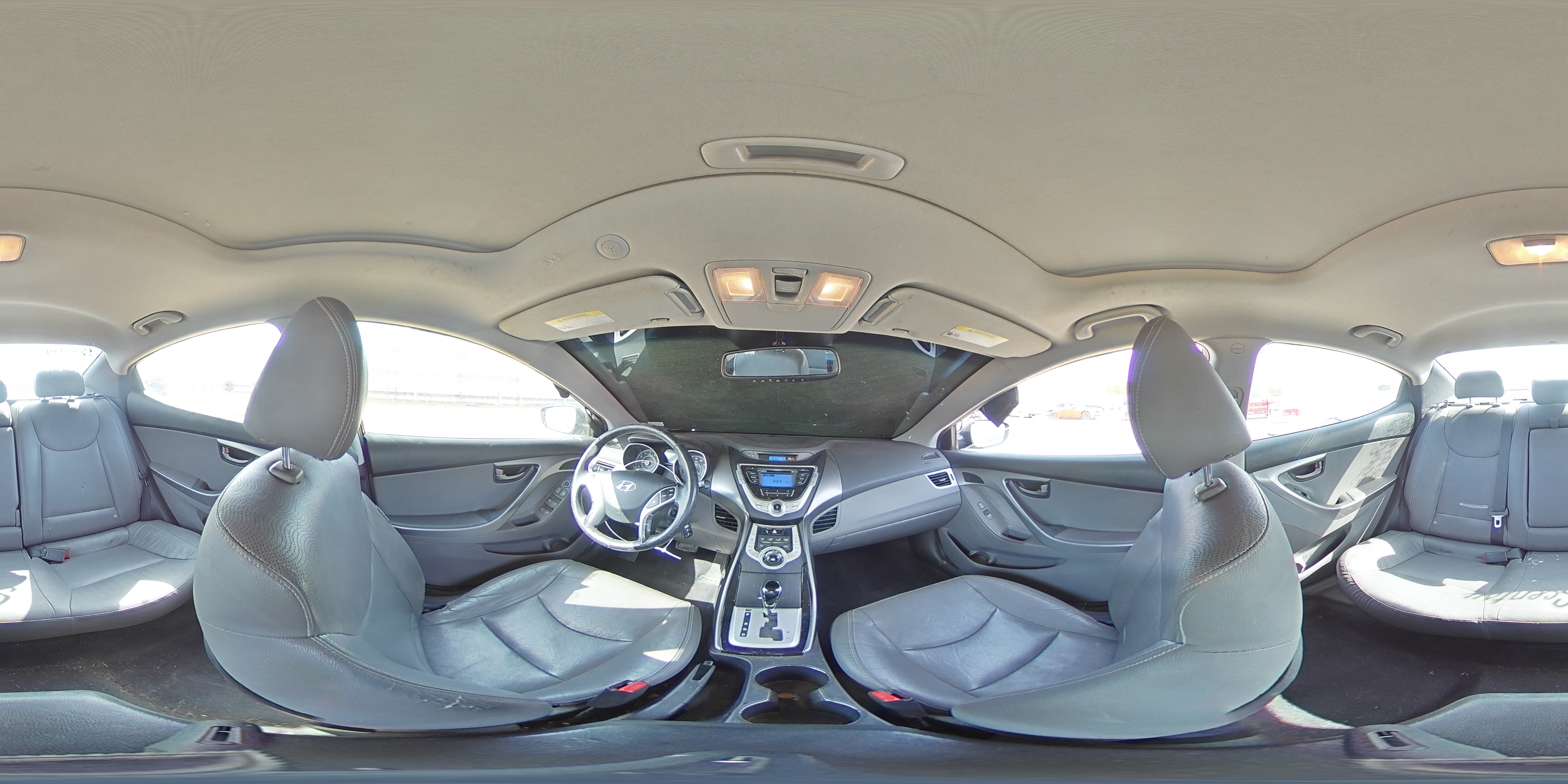 2012 Hyundai Elantra - Image 13