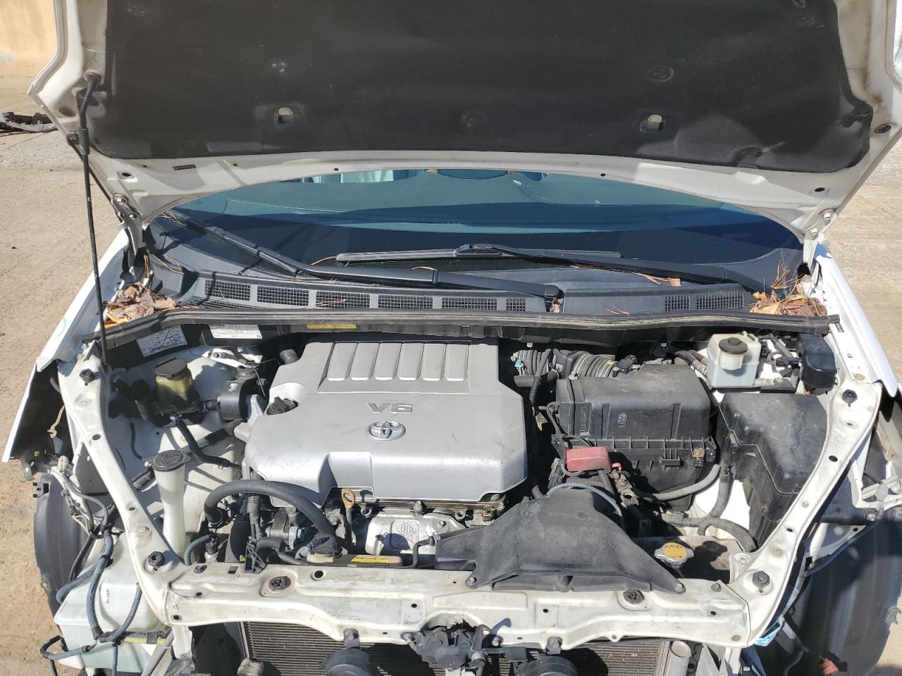 2010 Toyota Sienna - Image 12