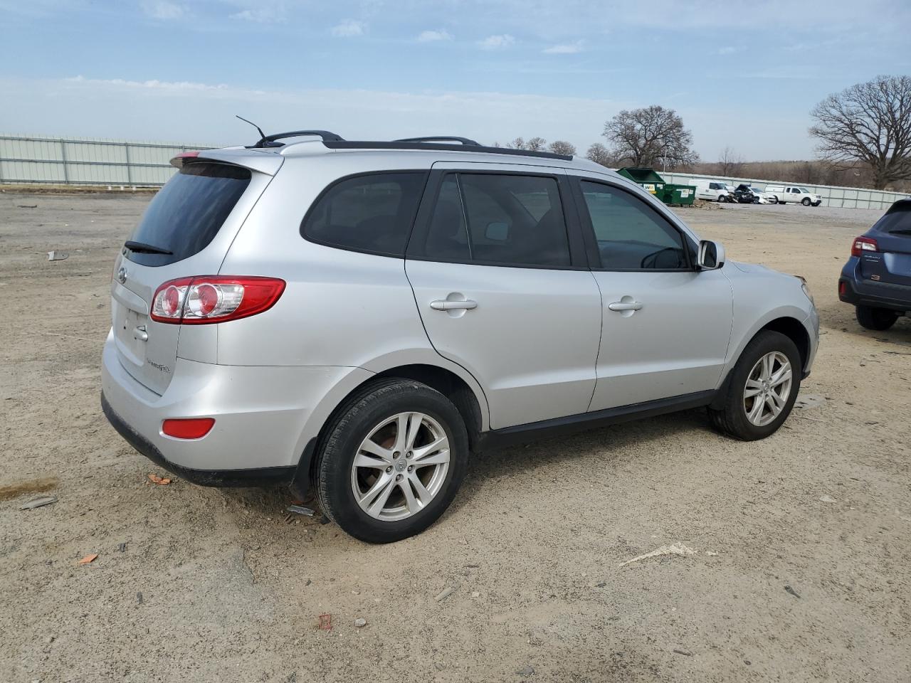 2011 Hyundai Santa Fe - Image 3