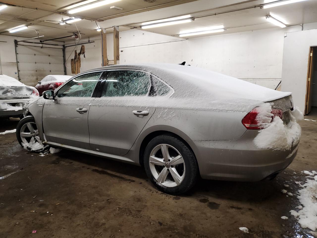 2014 Volkswagen Passat - Image 2