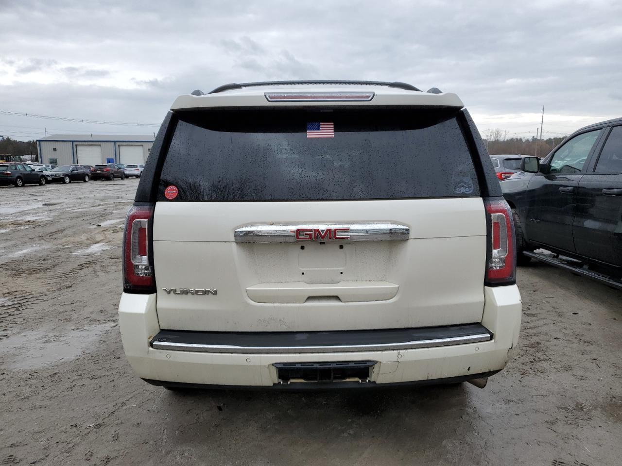 2015 GMC Yukon - Image 6