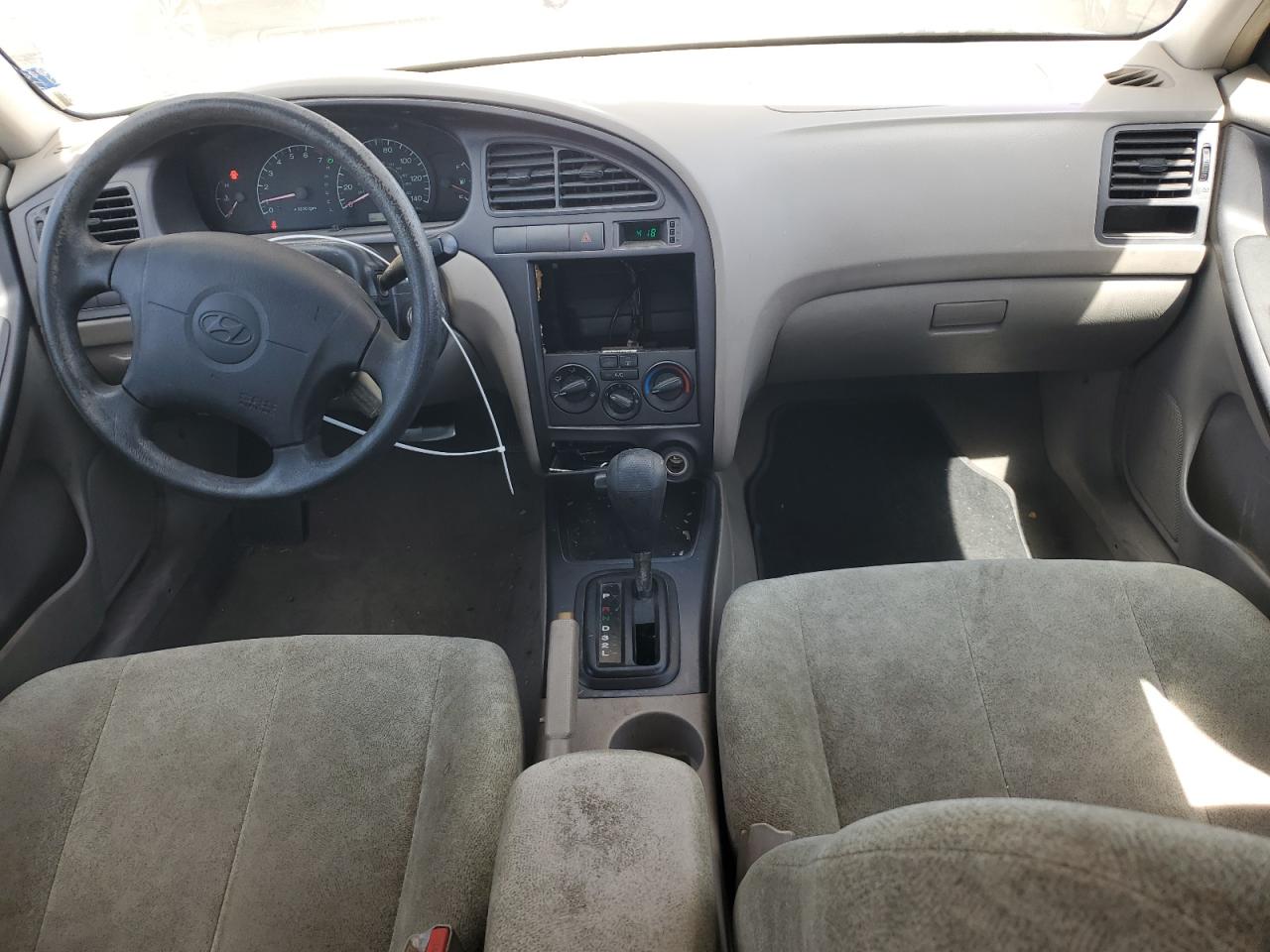 2001 Hyundai Elantra - Image 8