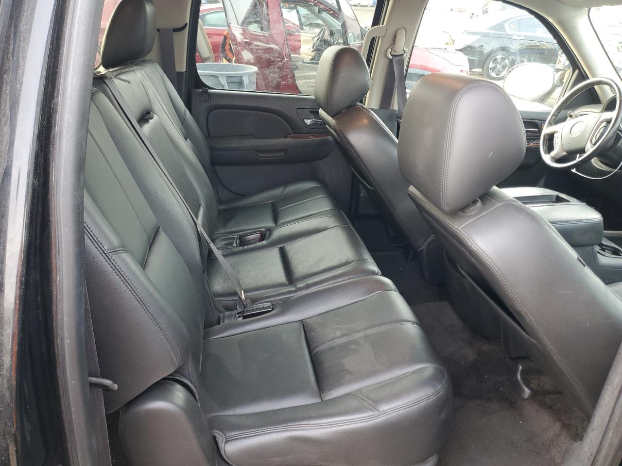 2013 Chevrolet Suburban - Image 11