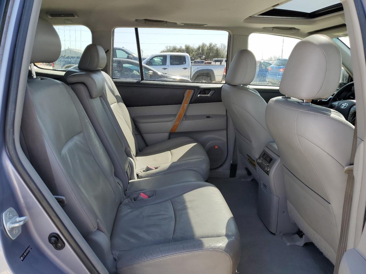 2010 Toyota Highlander - Image 11