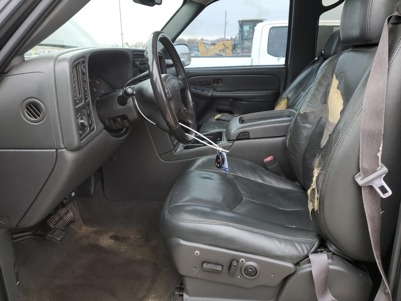 2004 Chevrolet Avalanche - Image 7