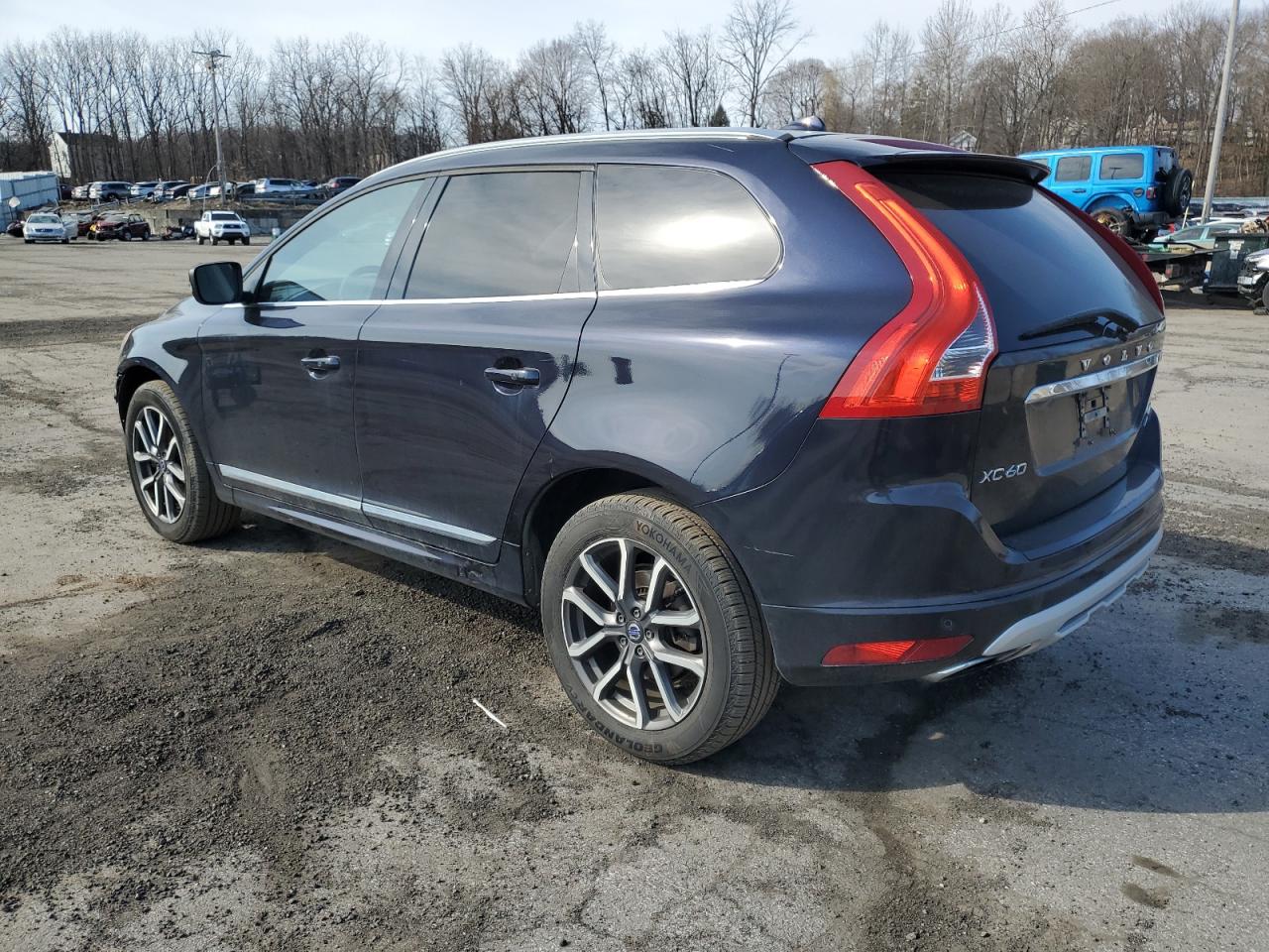 2017 Volvo XC60 - Image 2