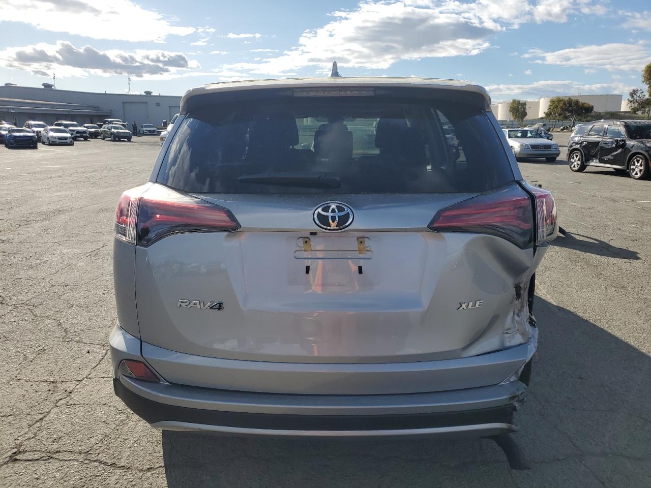 2018 Toyota RAV 4 - Image 6