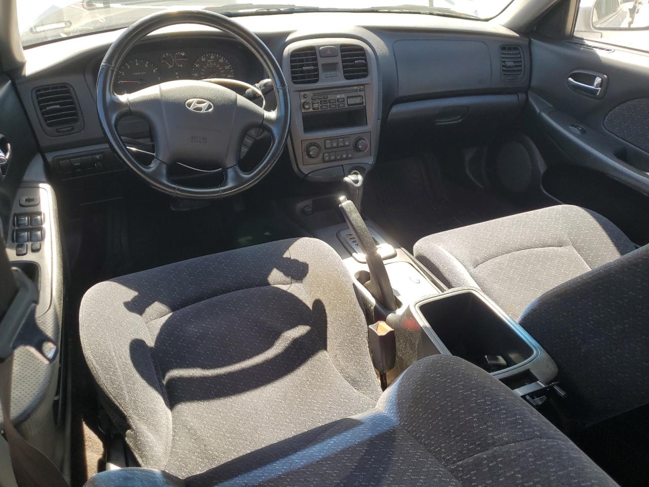 2004 Hyundai Sonata - Image 8