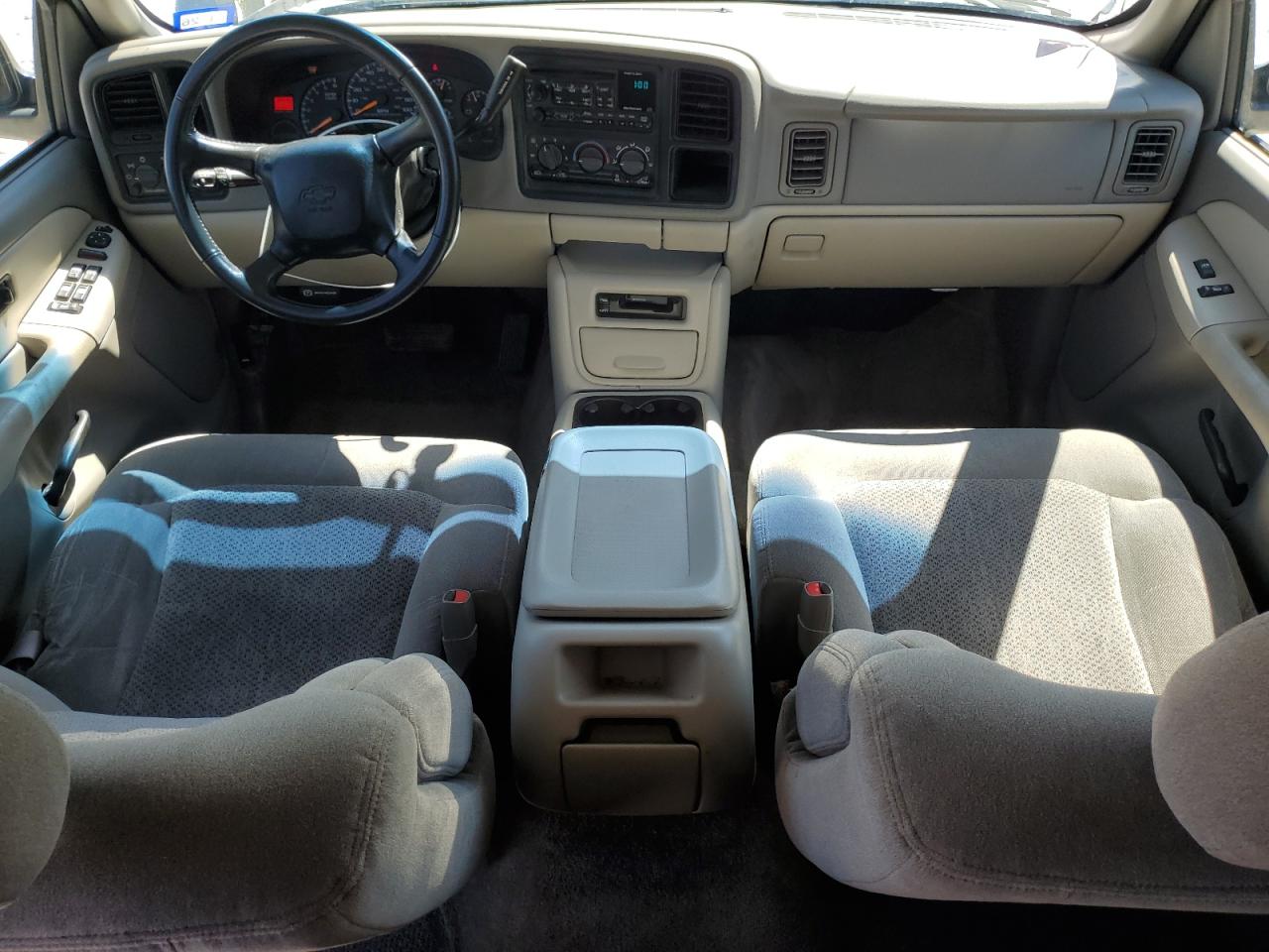 2000 Chevrolet Tahoe C1500 VIN: 1GNEC13T9YJ110955 Lot: 49622965