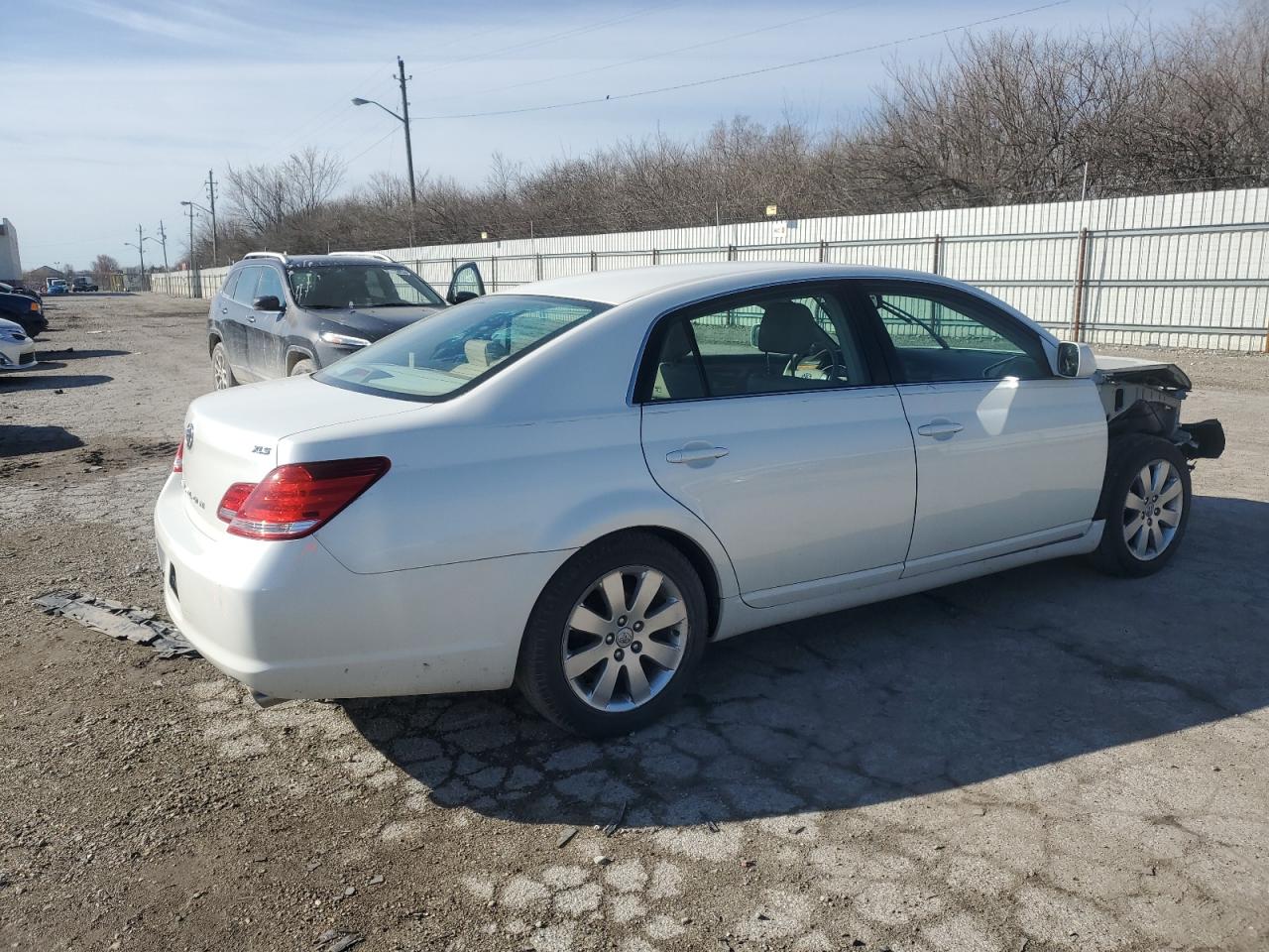 2006 Toyota Avalon - Image 3