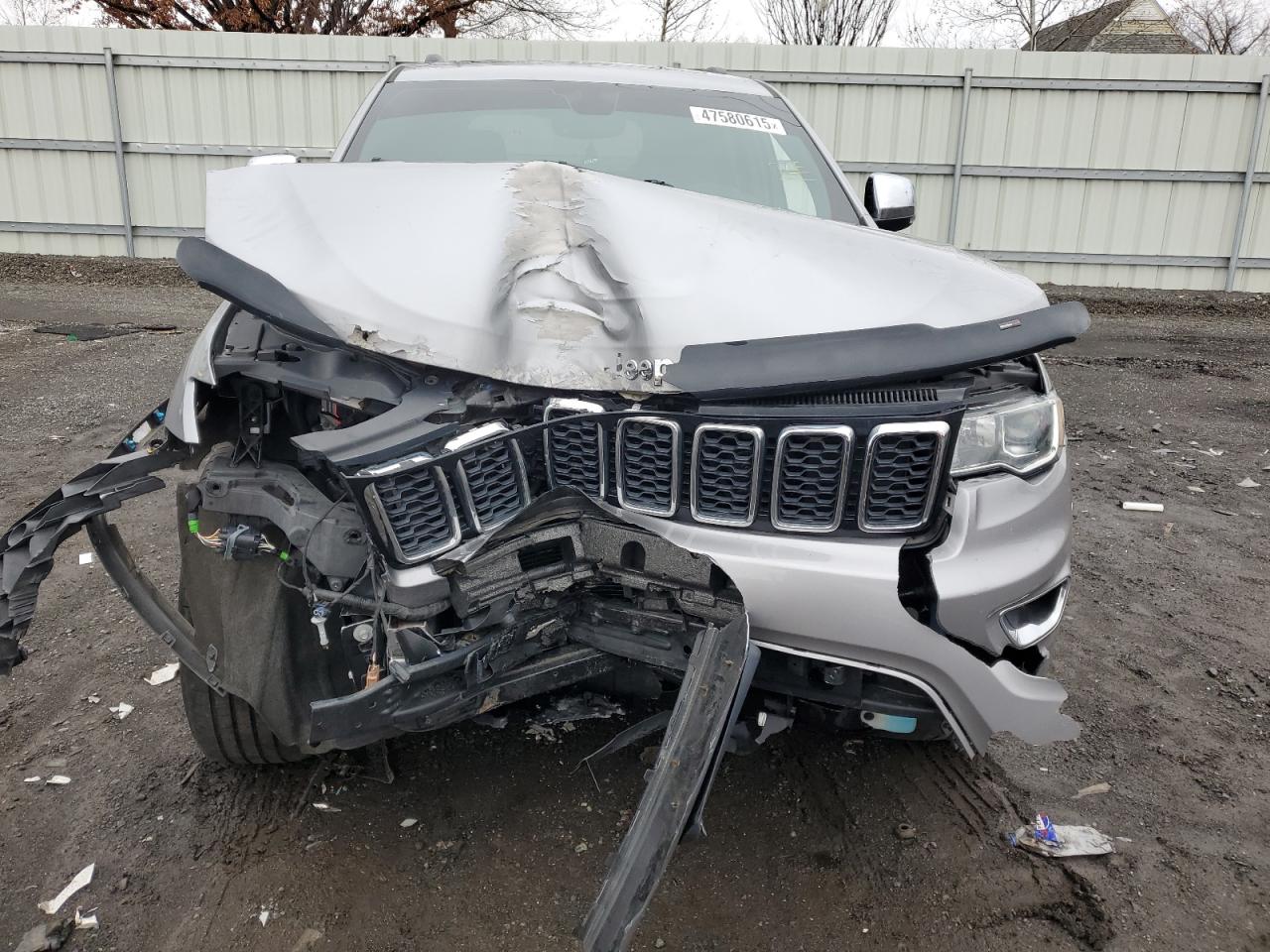 2017 Jeep Grand Cherokee - Image 5
