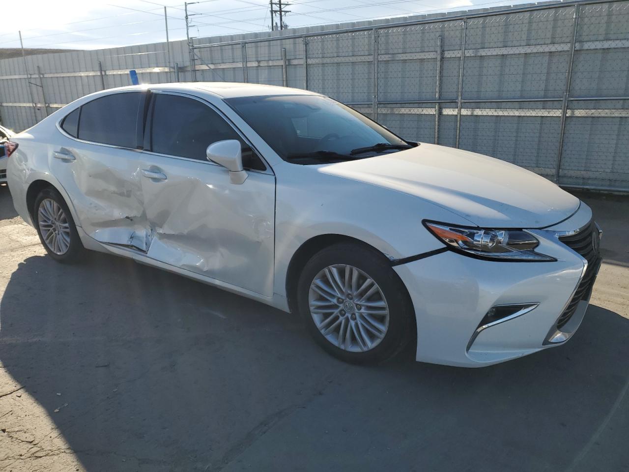 2017 Lexus ES - Image 4