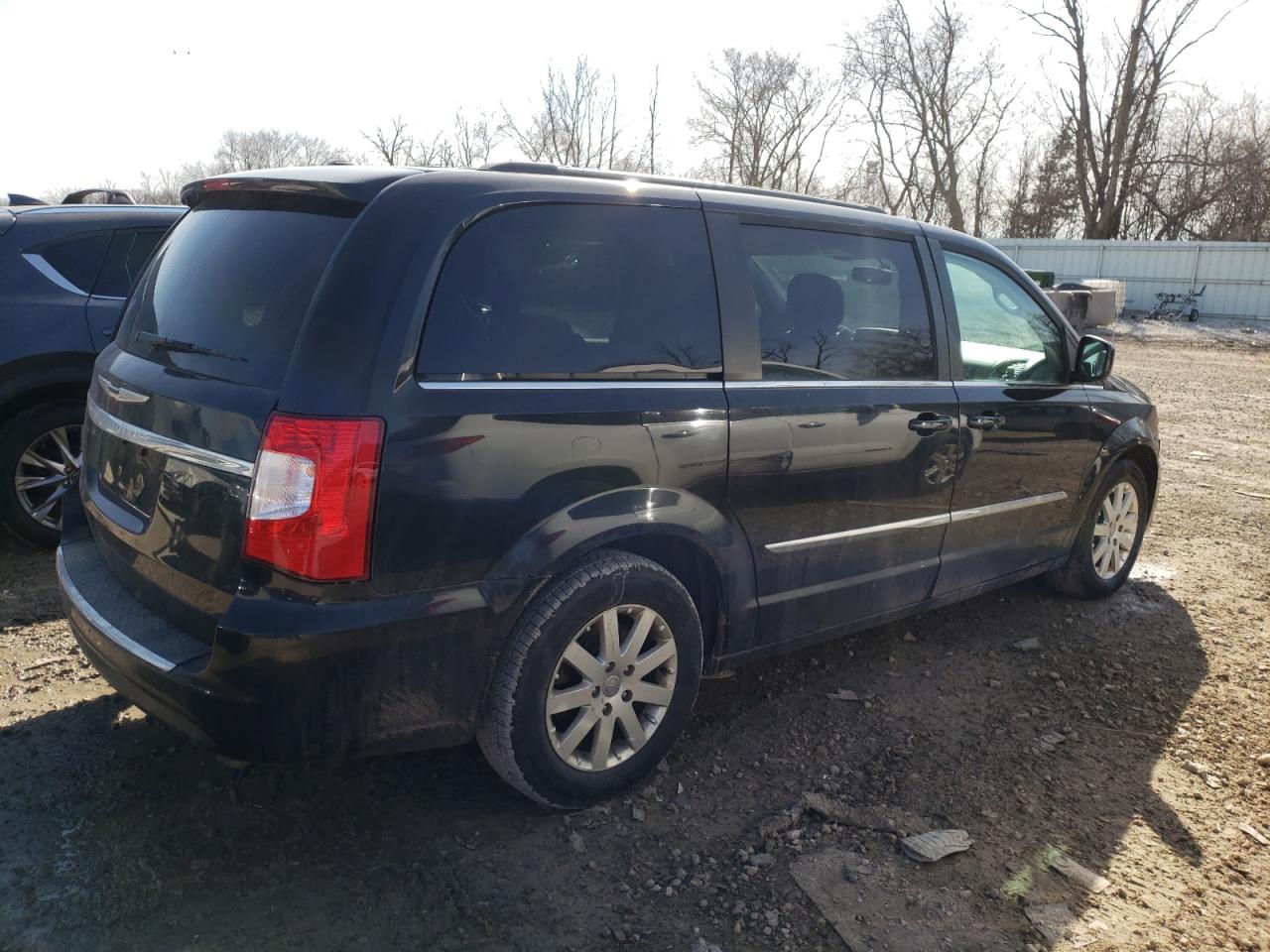 2014 Chrysler Town & Country - Image 3
