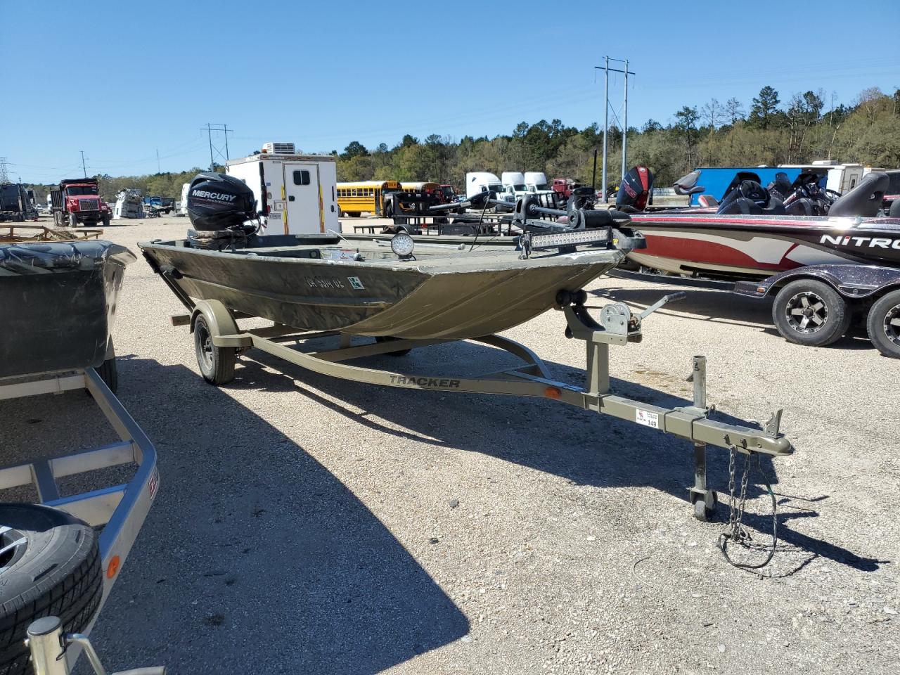 Greenwell Springs, LA에서 판매 중인 2016 Tracker Boat - Undercarriage