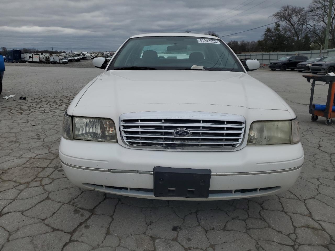 2003 Ford Crown Victoria - Image 5
