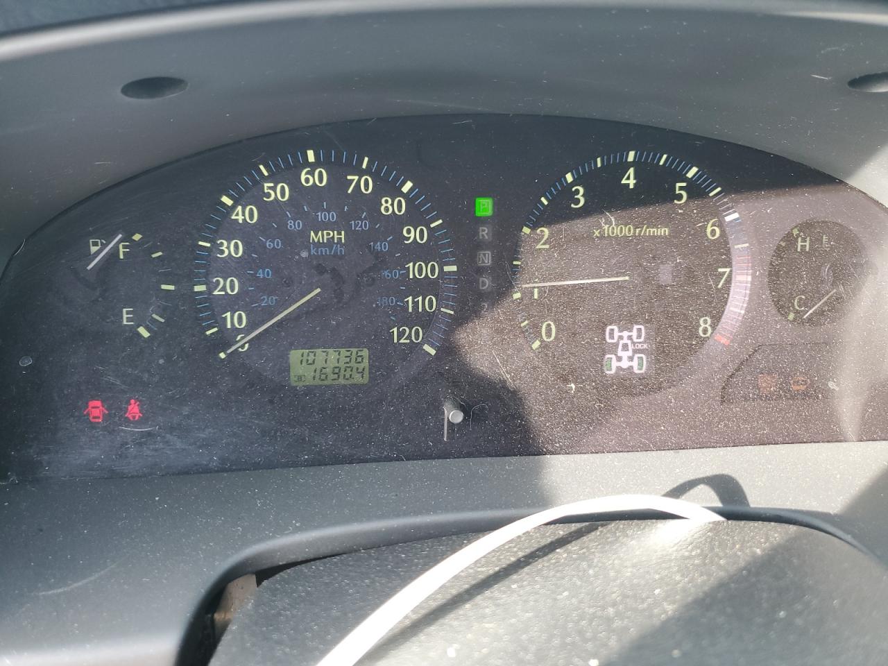 2001 Infiniti QX4 - Image 9