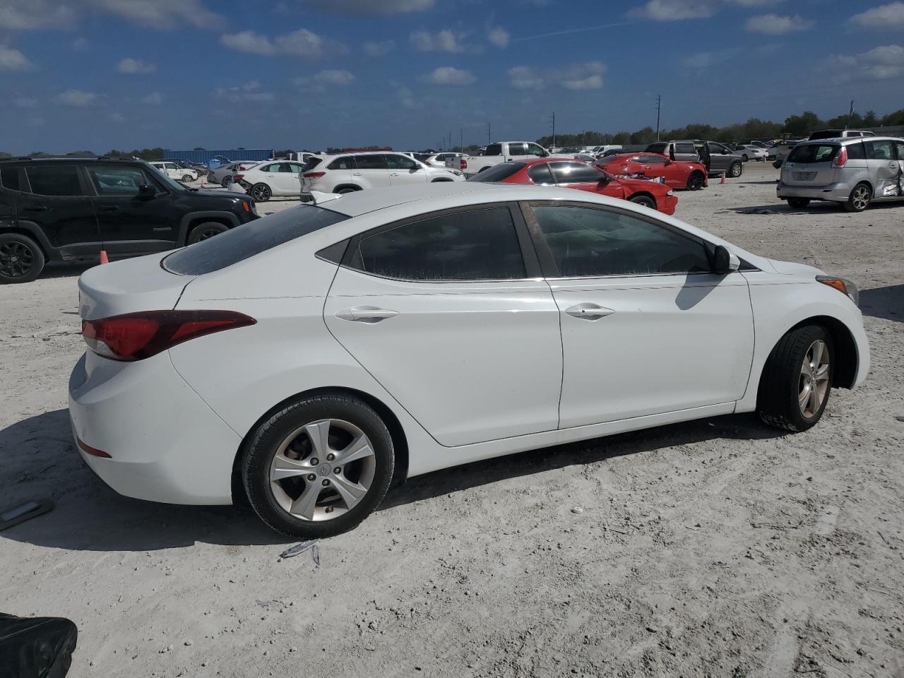 2016 Hyundai Elantra - Image 3