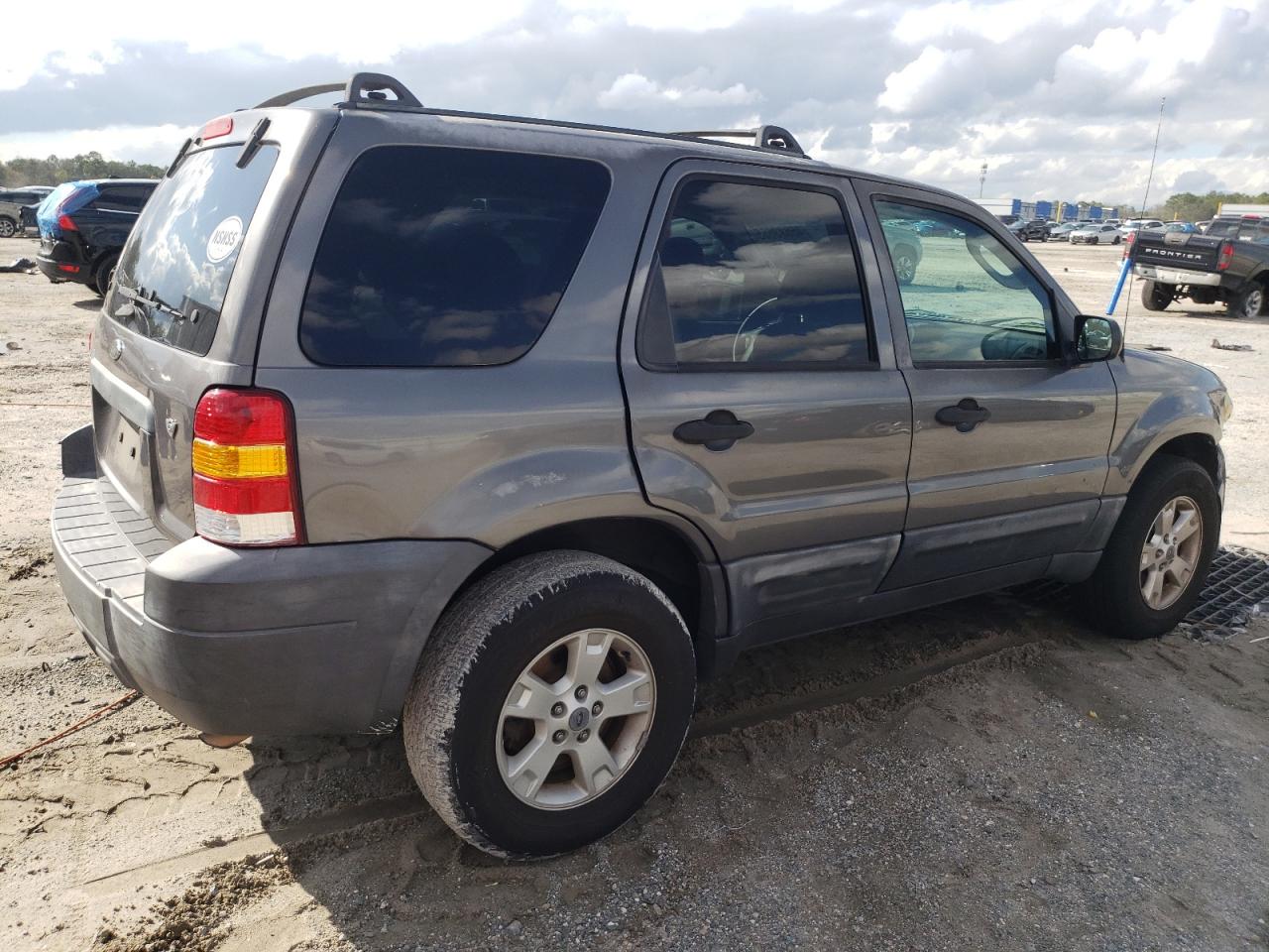 2005 Ford Escape - Image 3
