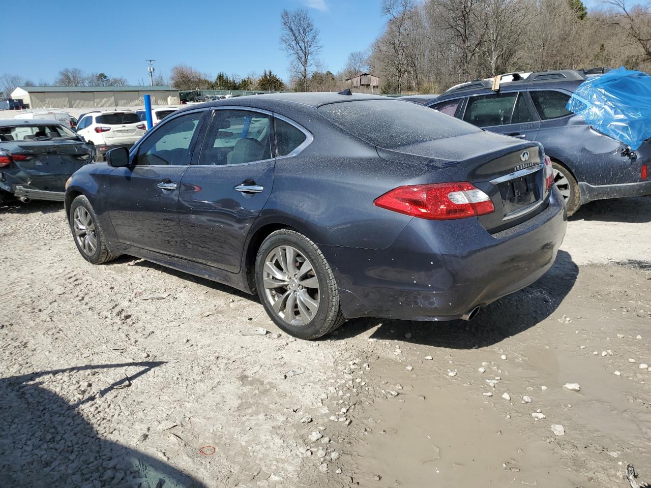 2011 Infiniti M - Image 2