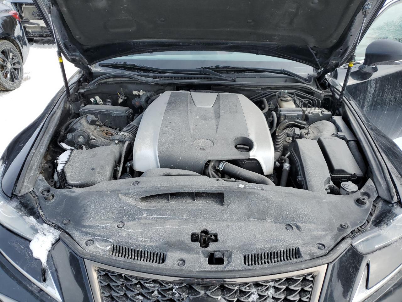2017 Lexus IS - Image 11