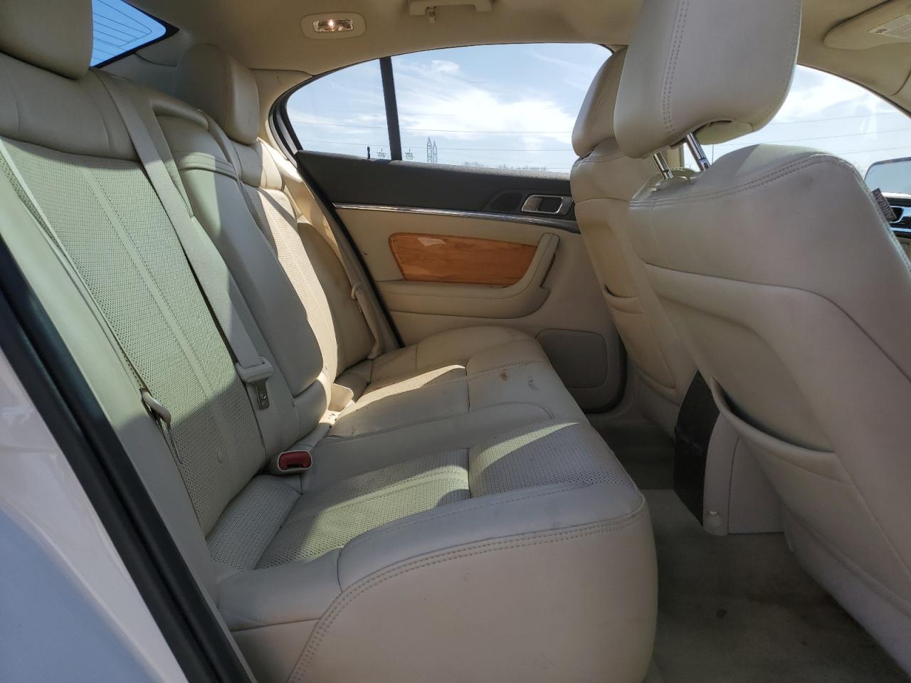 2012 Lincoln MKS - Image 11