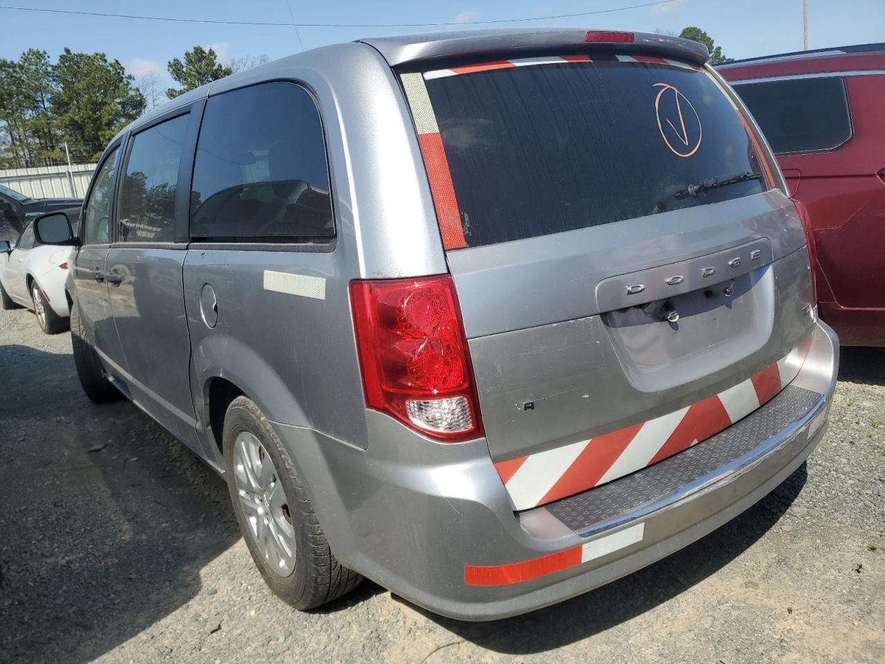 2019 Dodge Caravan - Image 2