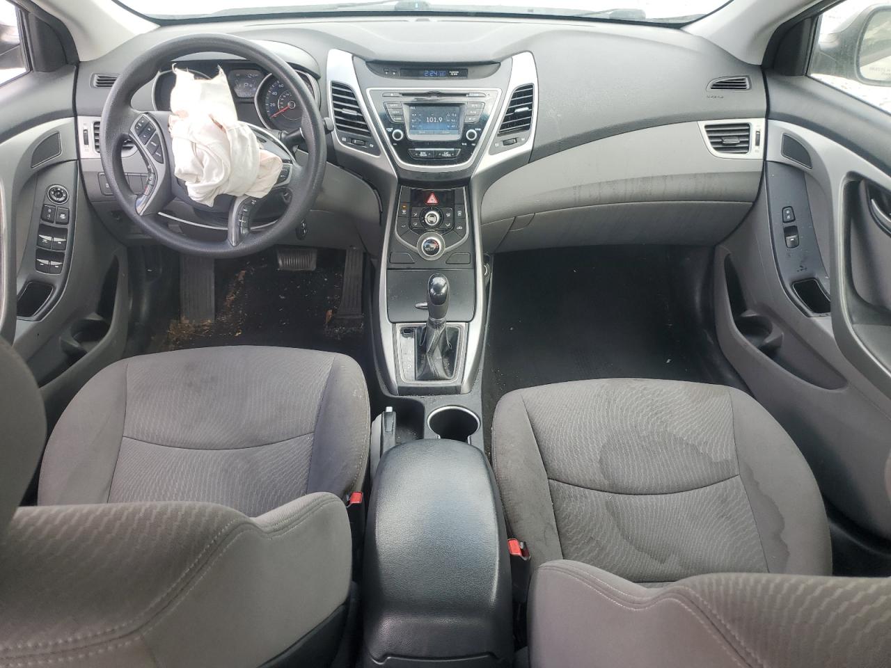 2015 Hyundai Elantra - Image 8