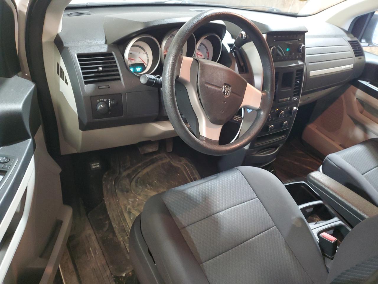 2010 Dodge Caravan - Image 8