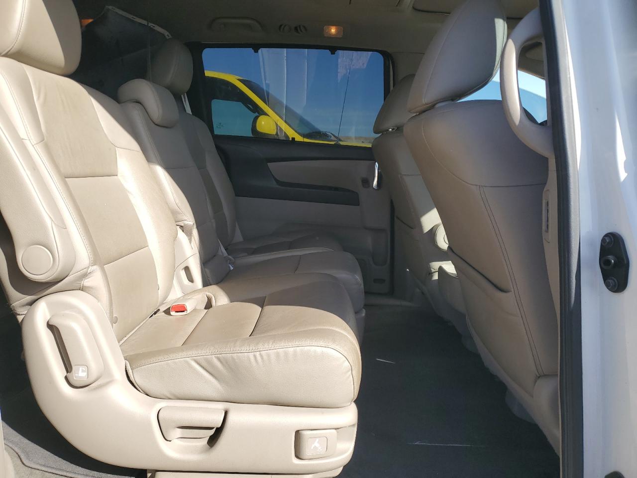 2016 Honda Odyssey - Image 11
