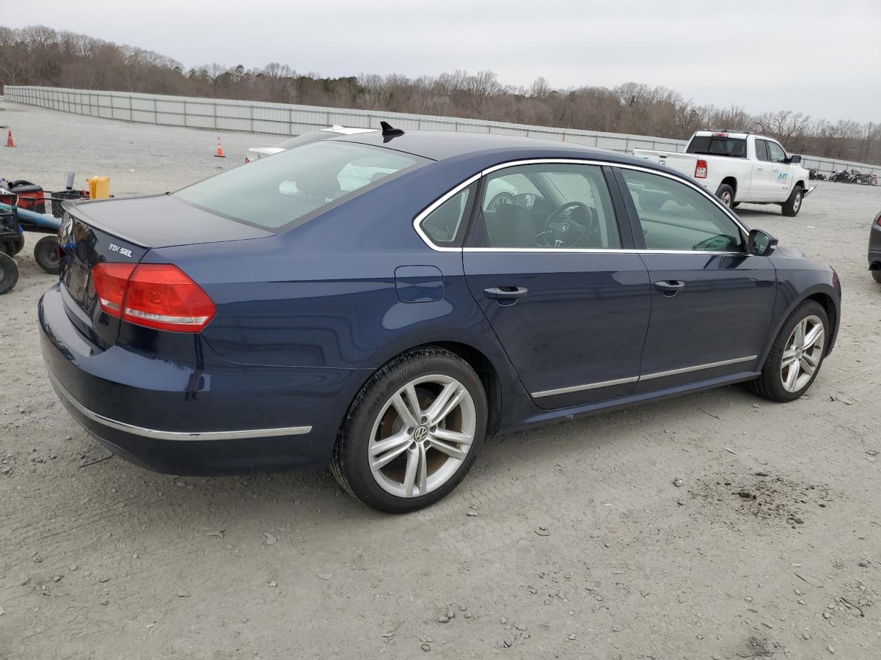 2014 Volkswagen Passat - Image 3