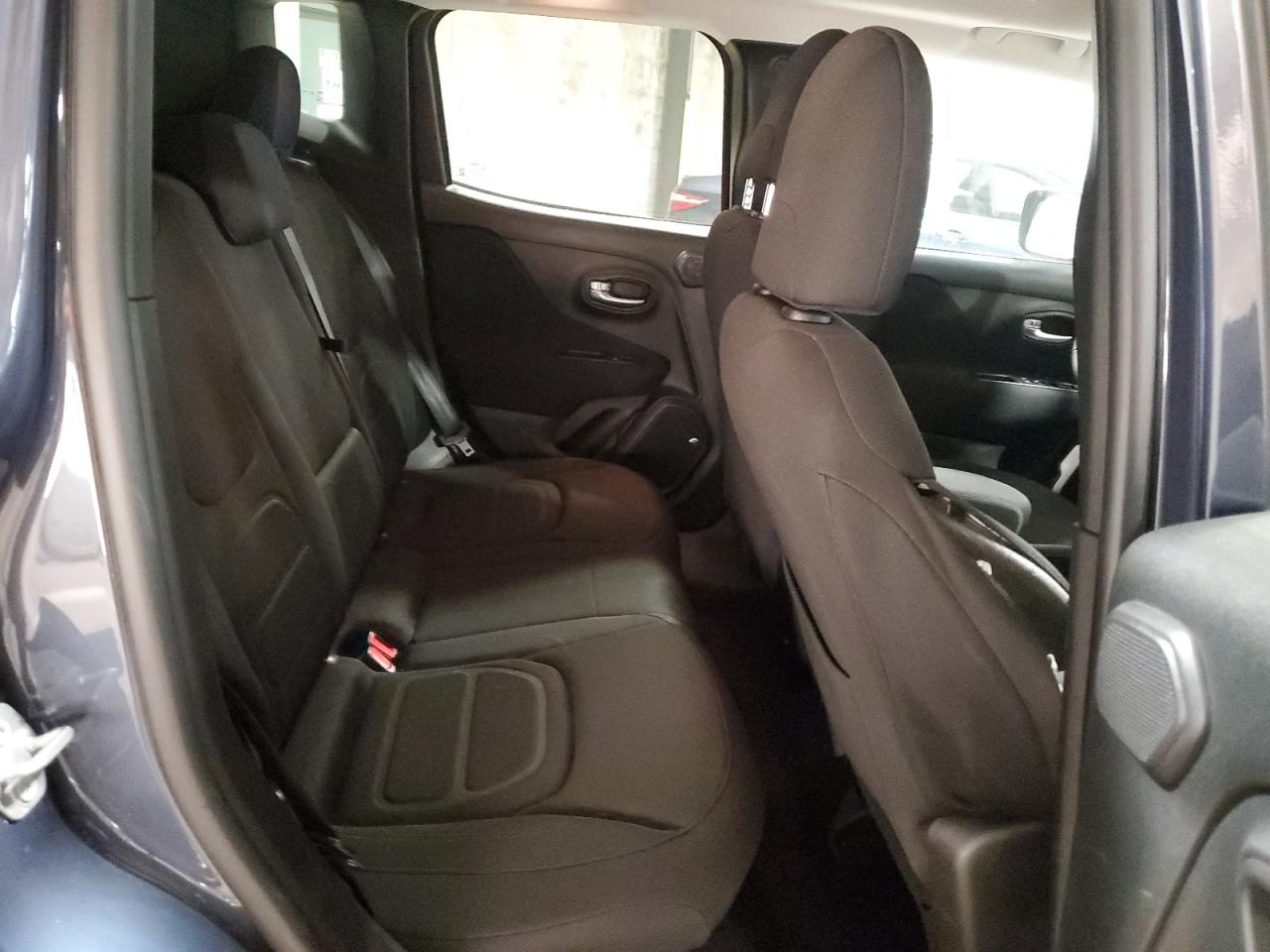 2019 Jeep Renegade - Image 11