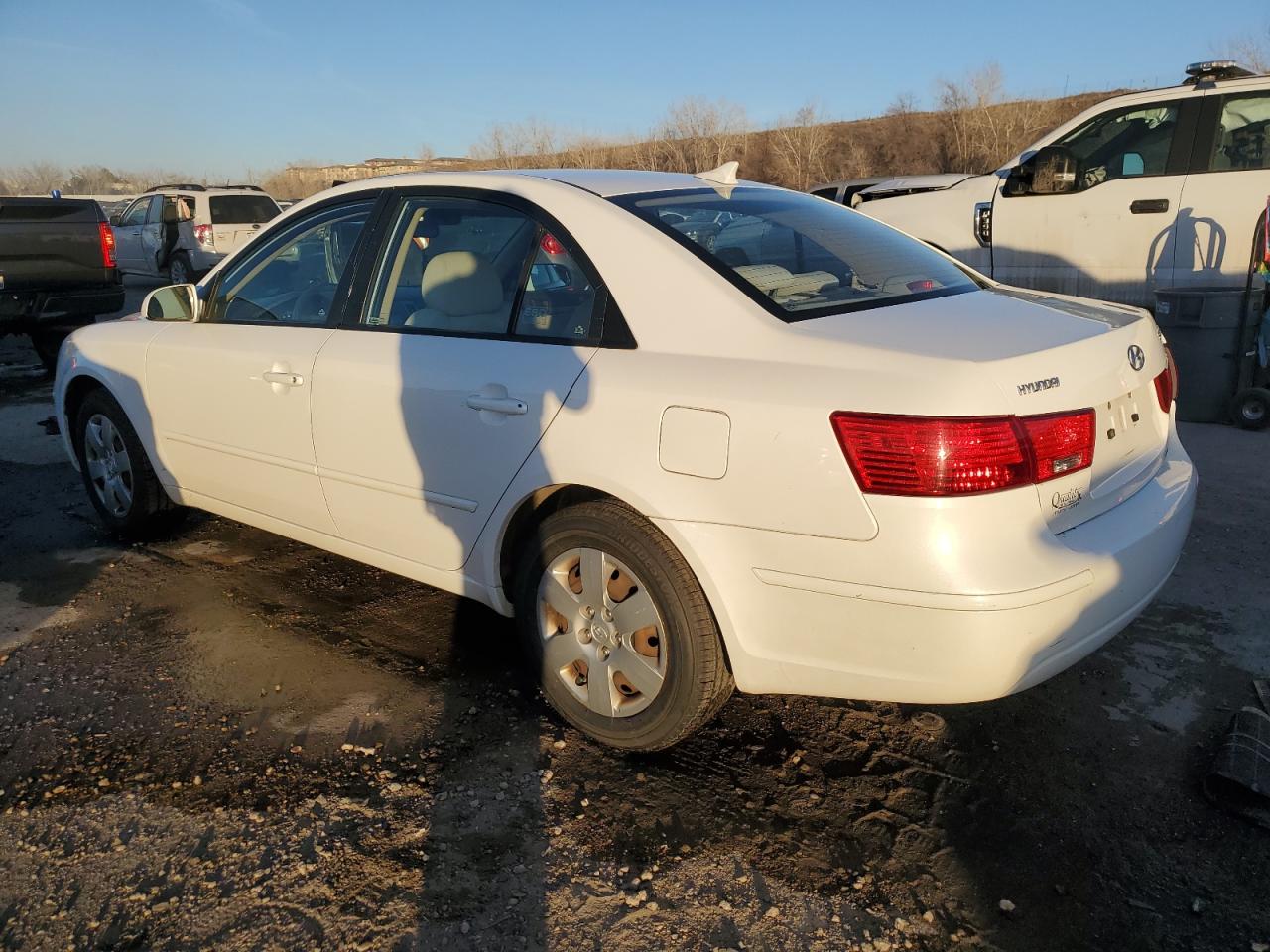 2010 Hyundai Sonata - Image 2