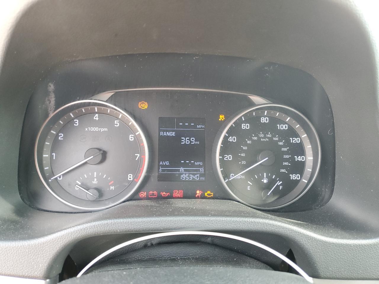 2017 Hyundai Elantra - Image 9