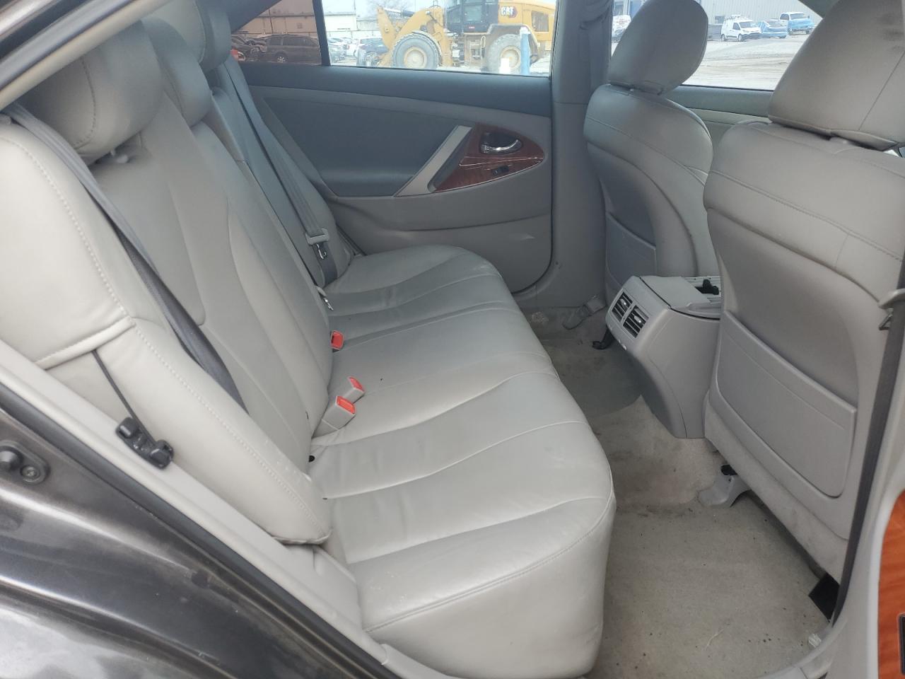2010 Toyota Camry - Image 10