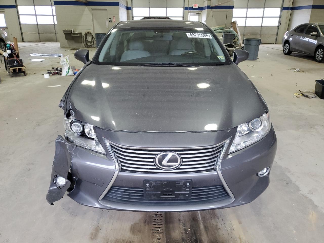 2015 Lexus ES - Image 5
