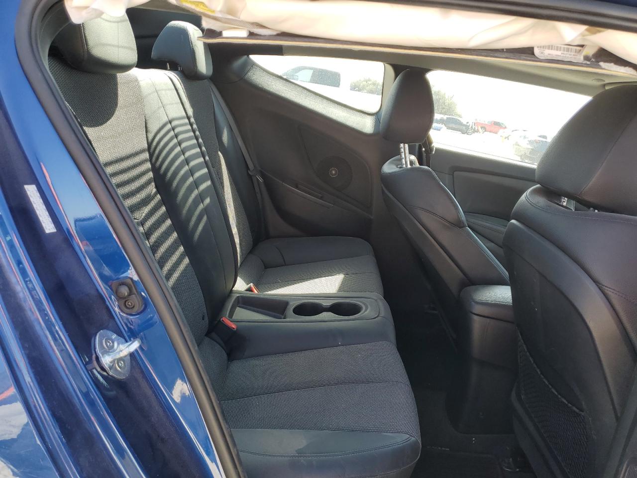 2015 Hyundai Veloster - Image 10