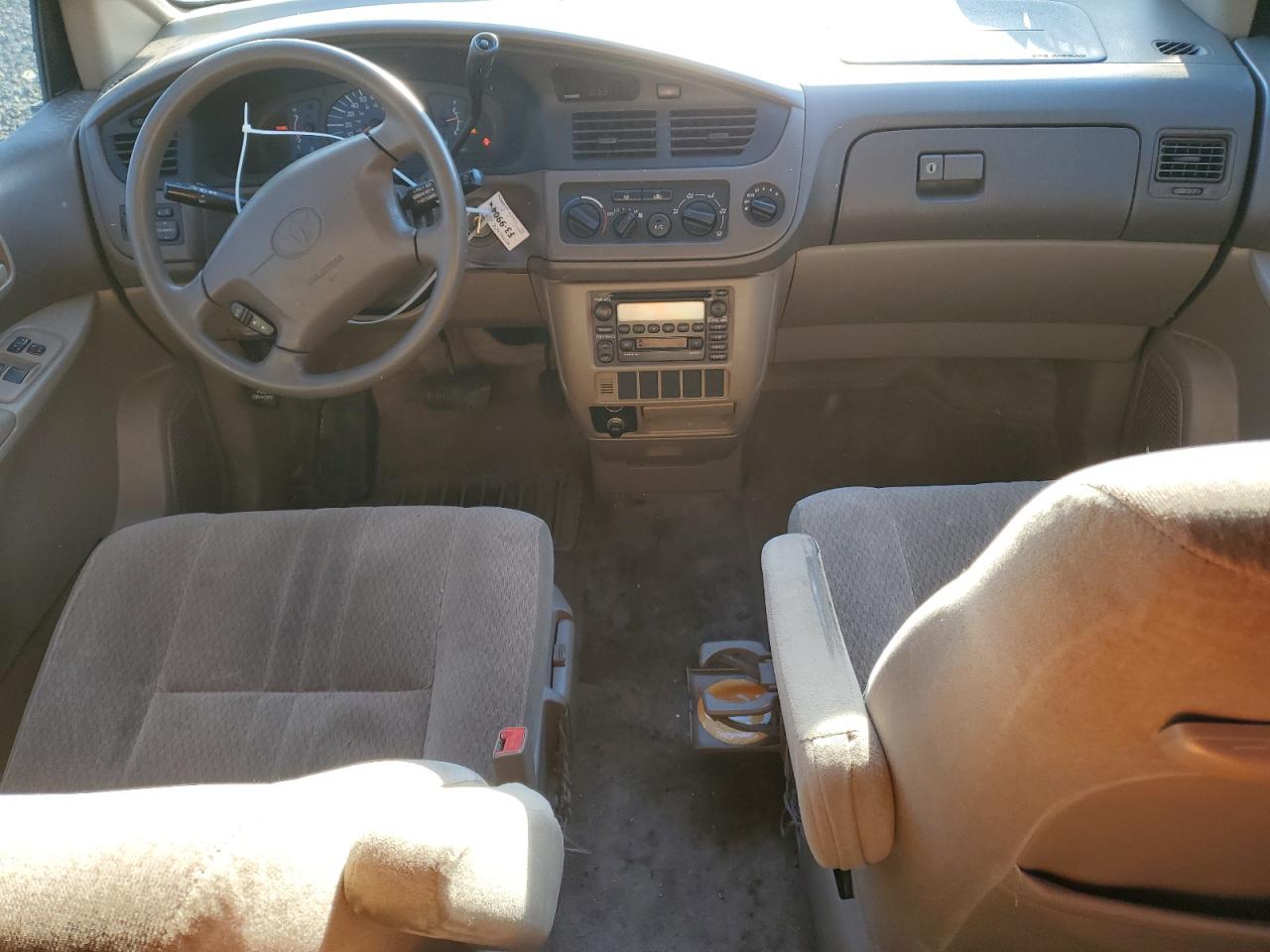 2002 Toyota Sienna - Image 8