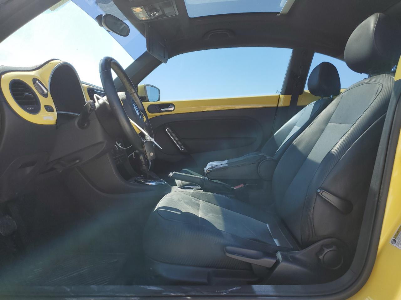 2013 Volkswagen Beetle - Image 7